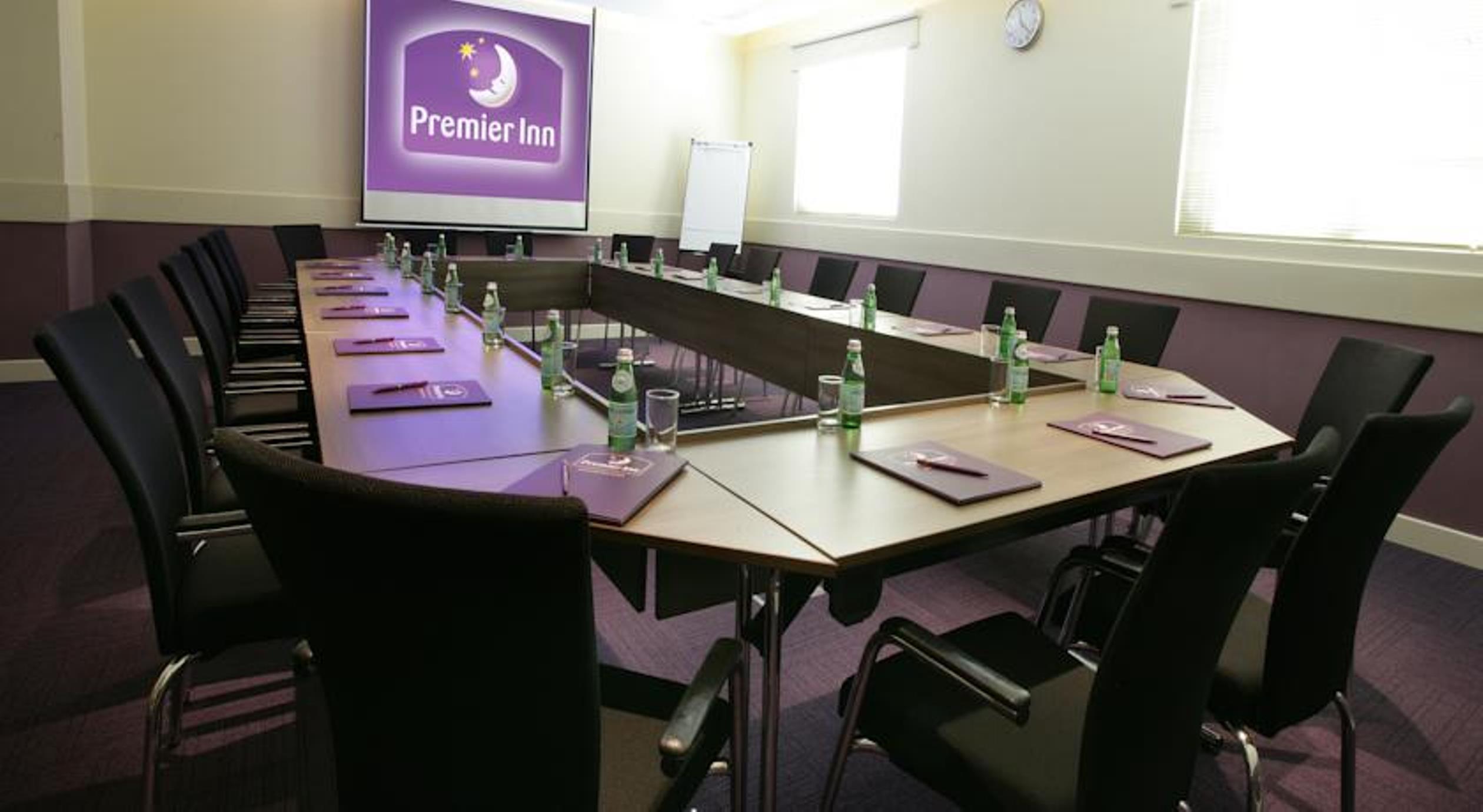 Premier Inn Dubai Investments Park Ngoại thất bức ảnh