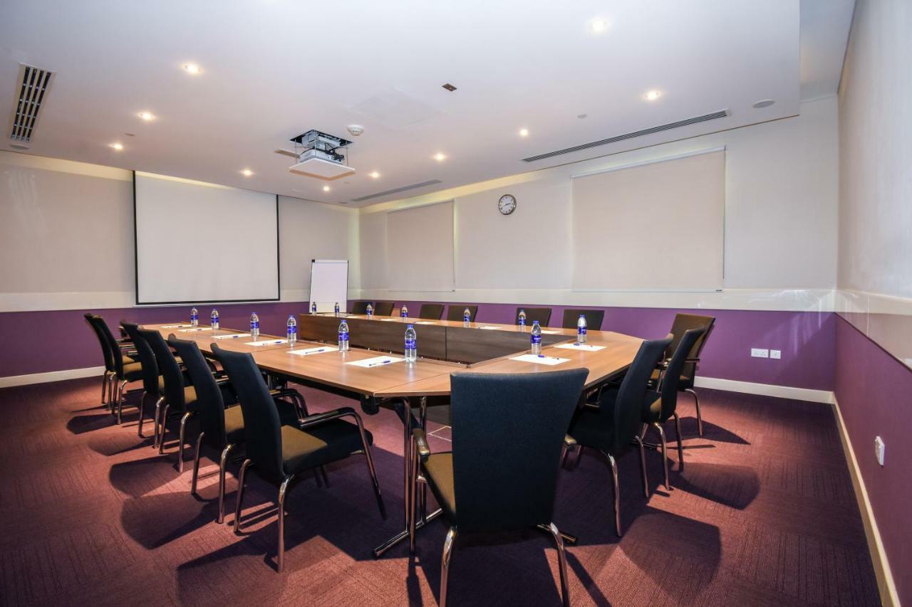 Premier Inn Dubai Investments Park Ngoại thất bức ảnh